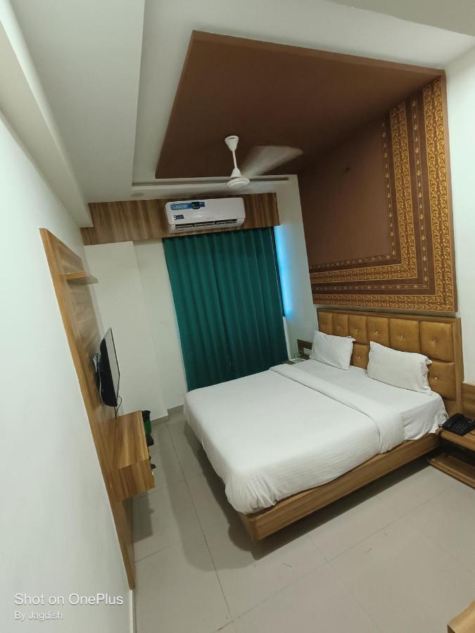 Hotel Asopalav 甘地讷格尔 外观 照片